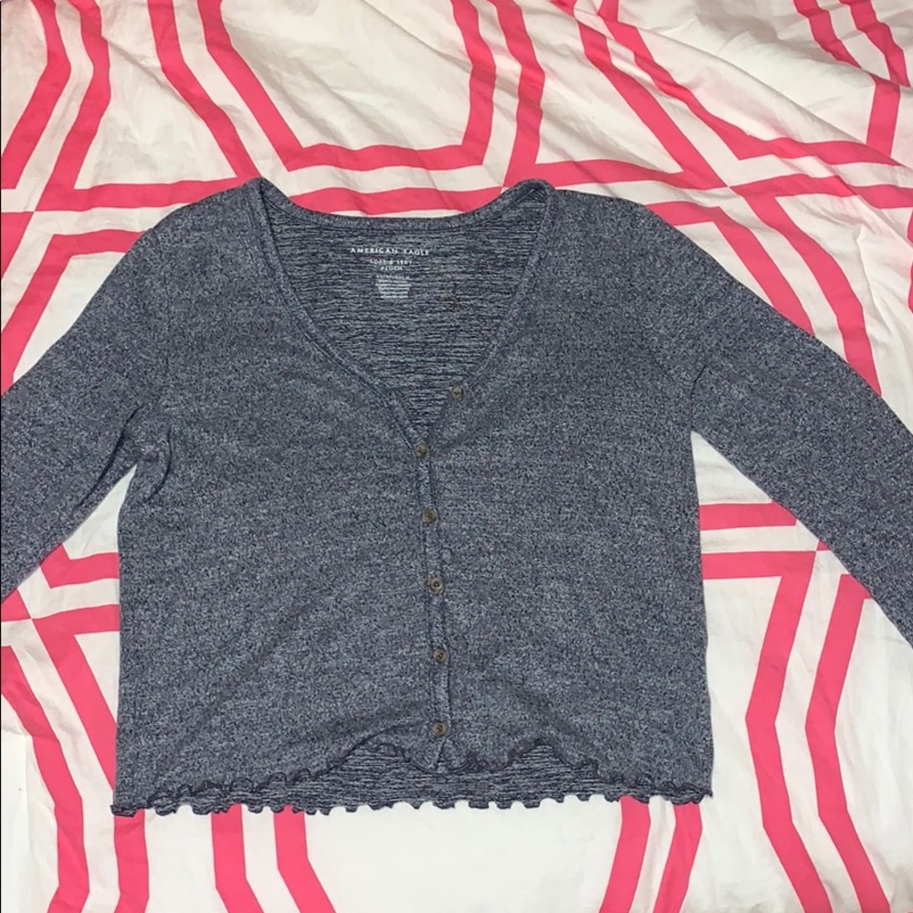 American Eagle long sleeve soft v-neck shirt